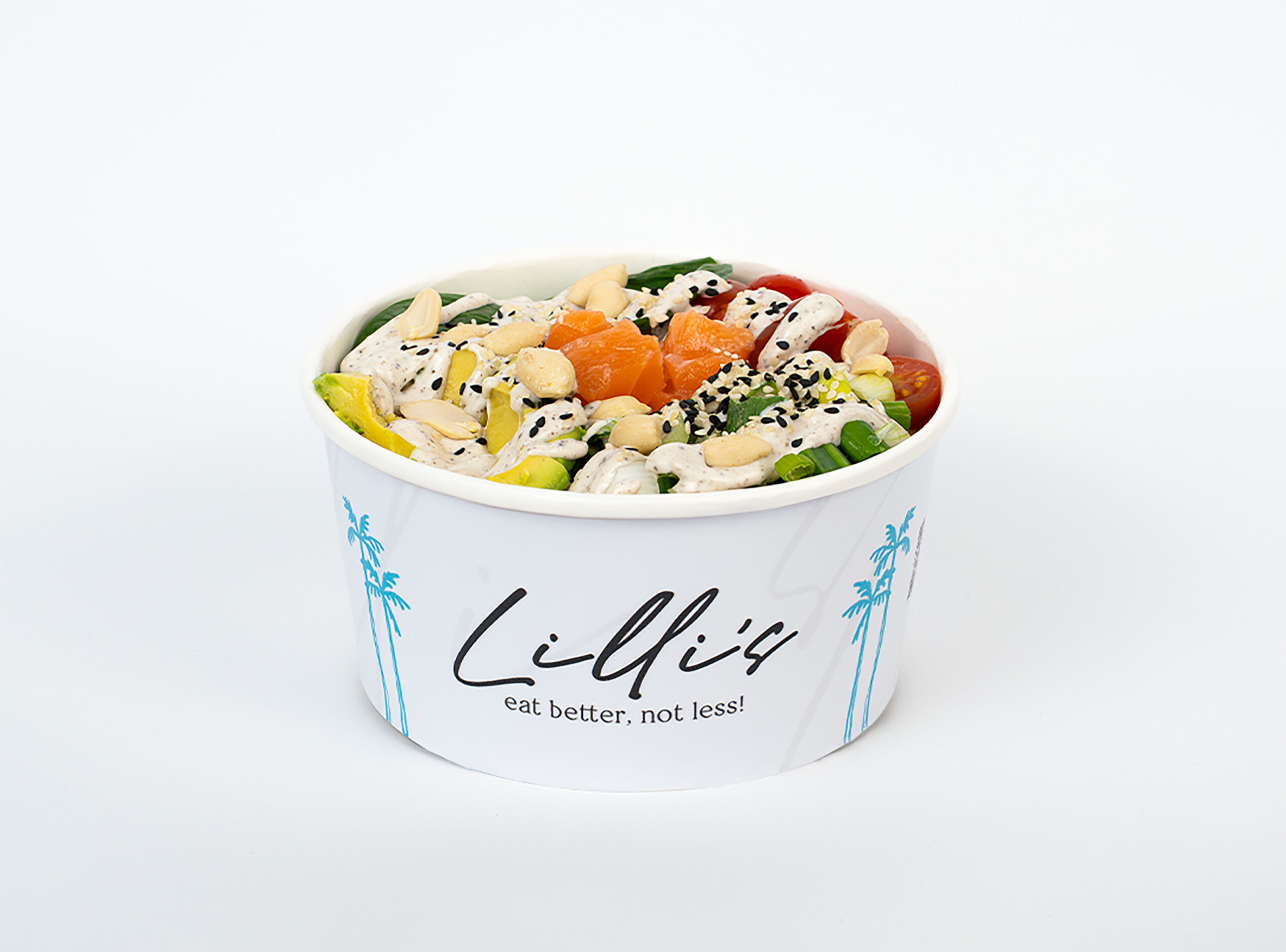 Lachs Liebe Bowl mit Sushi Reis, Dressing, Lachs, Avocado, Jungzwiebel, Tomaten, Baby Spinat, Soße, Erdnüsse, Sesam